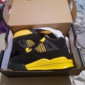 Jordan Retro 4 Yellow and black 2023 Thunder Toddler size 7C